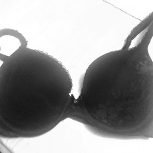 VICTORIAS SECRET body by Victoria perfect shape32c